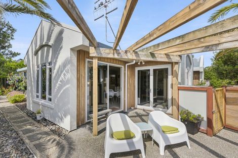 Photo of property in 43 Quadrant Heights, Paraparaumu, 5032