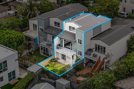 Photo of property in 2/143a Wiseley Road, West Harbour, Auckland, 0618