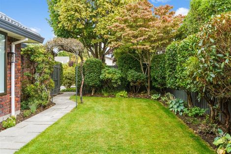 Photo of property in 33 Highland Place, Avonhead, Christchurch, 8042