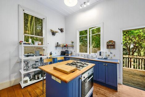 Photo of property in 10 Limmer Place, Browns Bay, Auckland, 0632