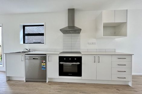 Photo of property in 12 Rauemi Way, Te Atatu South, Auckland, 0610