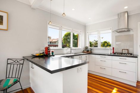 Photo of property in 1/24 Inverness Road, Browns Bay, Auckland, 0630