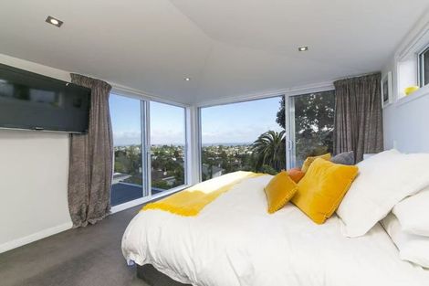 Photo of property in 124 Golf Road, New Lynn, Auckland, 0600