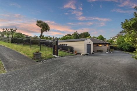 Photo of property in 16 Gavinike Place, Waimauku, 0812
