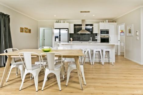 Photo of property in 352 Main Road, Huapai, Kumeu, 0810