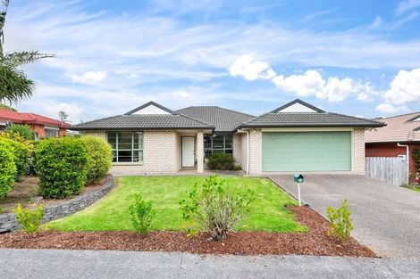 Photo of property in 12 Parkcrest Drive, Henderson, Auckland, 0612