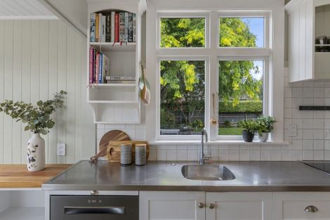 Photo of property in 86 Saint Martins Road, Saint Martins, Christchurch, 8022