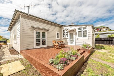 Photo of property in 2 Alma Road, Gonville, Whanganui, 4501