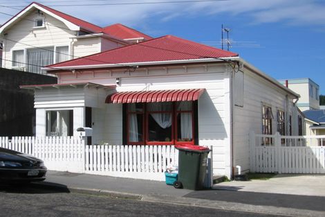 Photo of property in 6 Glendavar Street, Berhampore, Wellington, 6023