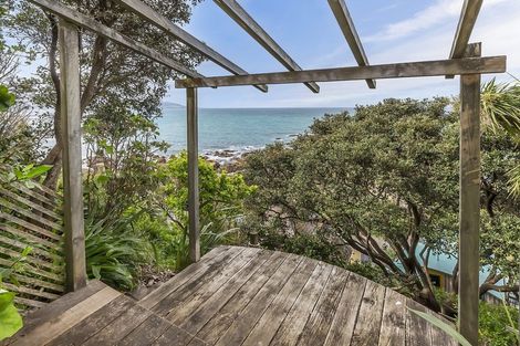 Photo of property in 166 The Esplanade, Houghton Bay, Wellington, 6023