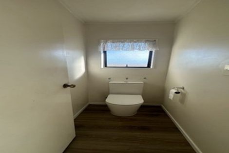 Photo of property in 3/4144 Great North Road, Glendene, Auckland, 0602