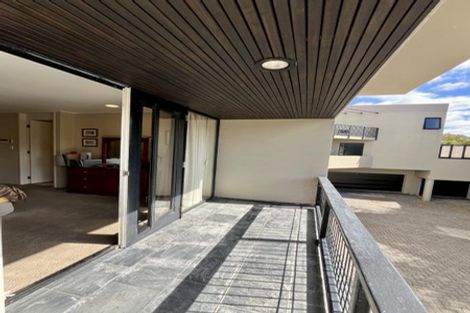 Photo of property in Highwic, 2/32 Hobson Street, Thorndon, Wellington, 6011