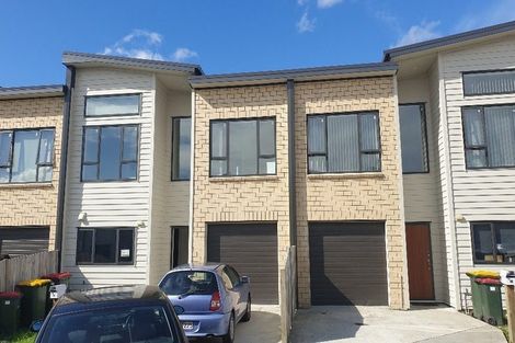 Photo of property in 16 Millcroft Lane, Ranui, Auckland, 0612