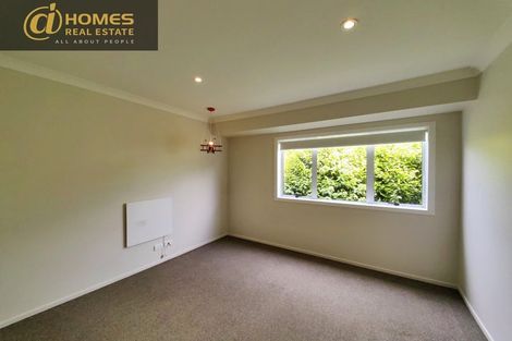 Photo of property in 127 Gossamer Drive, Pakuranga Heights, Auckland, 2010