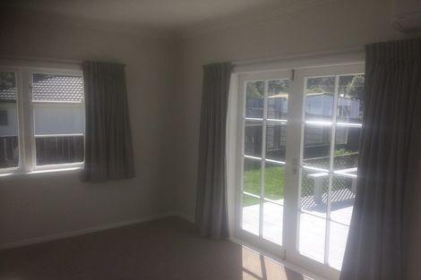 Photo of property in 2 Franklyn Road, Tawa, Wellington, 5028