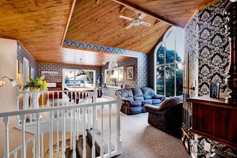 Photo of property in 30 Messenger Terrace, Oakura, 4314