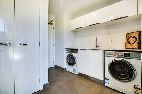 Photo of property in 115 Holmes Road, Waiuku, 2682