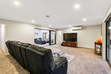 Photo of property in 7 Zenith Place, Conifer Grove, Takanini, 2112