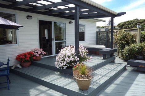 Photo of property in 4 Centreway Road, Port Waikato, Tuakau, 2695