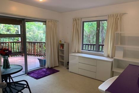 Photo of property in 9 Springwater Vale, Unsworth Heights, Auckland, 0632