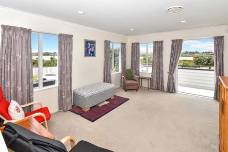 Photo of property in 21 Stranraer Crescent, Wattle Downs, Auckland, 2103