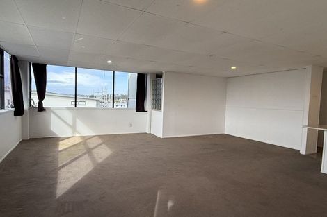Photo of property in 9/80 Bruce Mclaren Road, Henderson, Auckland, 0612