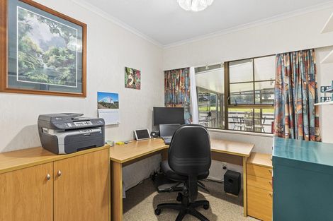 Photo of property in 87 Victory Crescent, Tawa, Wellington, 5028