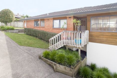 Photo of property in 2/310 Wairau Road, Glenfield, Auckland, 0629