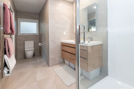 Photo of property in 12 Bucklands Beach Road, Bucklands Beach, Auckland, 2012