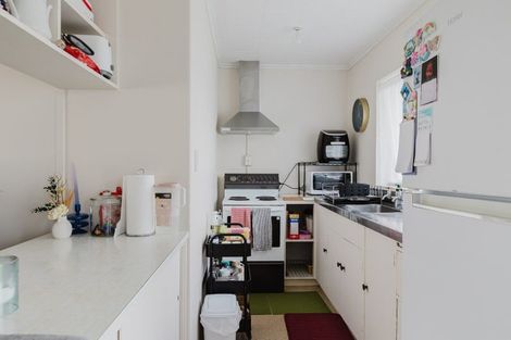 Photo of property in 3 Seddon Street, Takaro, Palmerston North, 4412