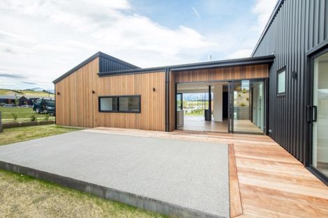 Photo of property in 33 Obelisk Street, Wanaka, 9305