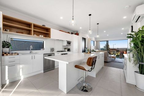 Photo of property in 13 Maureen Close, East Tamaki Heights, Auckland, 2016