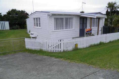 Photo of property in 171 Seabury Avenue, Foxton Beach, Foxton, 4815