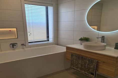 Photo of property in 100 Metoriti Crescent, Karaka, 2124