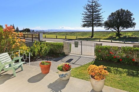 Photo of property in 10 North Terrace, Westshore, Napier, 4110