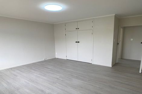 Photo of property in 2/1 Ribblesdale Road, Henderson, Auckland, 0612