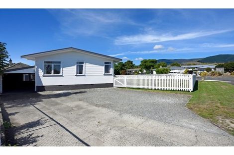 Photo of property in 43 Tennyson Crescent, Stoke, Nelson, 7011