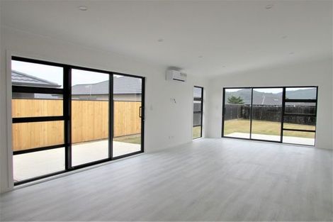 Photo of property in 8 Whitten Way, Wallaceville, Upper Hutt, 5018