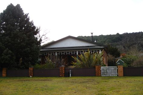 Photo of property in 35 Davis Street, Reefton, 7830