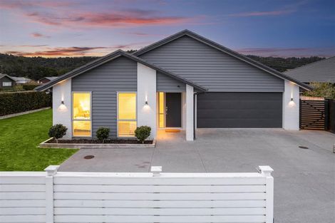 Photo of property in 24 Sir Lincoln Drive, Kumeu, 0810