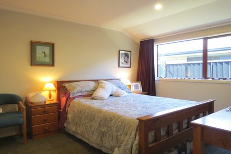 Photo of property in 11 Victoria Street, Coromandel, 3506