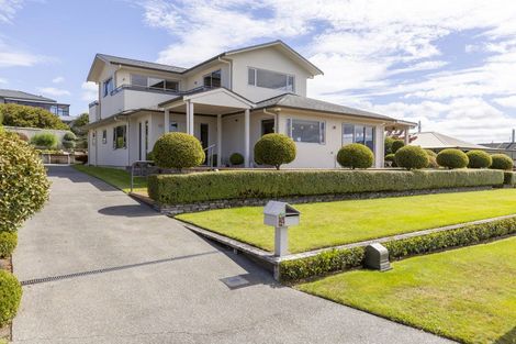 Photo of property in 19 Kinder Street, Acacia Bay, Taupo, 3330