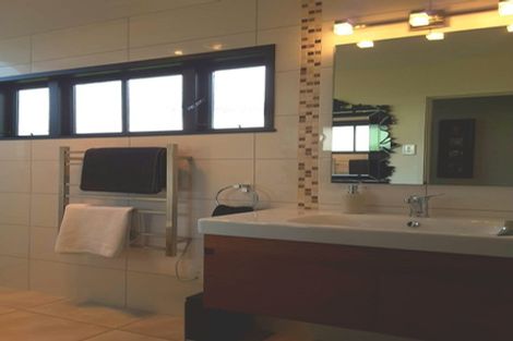 Photo of property in 11 Fairway Drive, Kerikeri, 0230