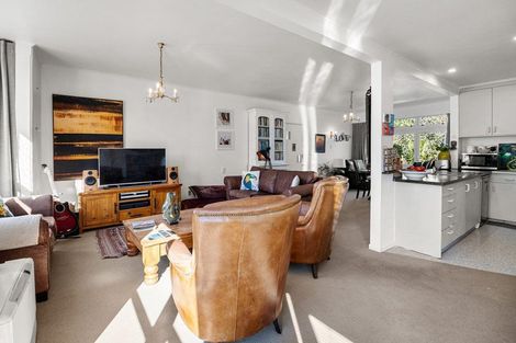 Photo of property in 28 Carrington Street, New Plymouth, 4310