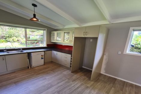 Photo of property in 64 Te Henga Road, Waitakere, Henderson, 0781