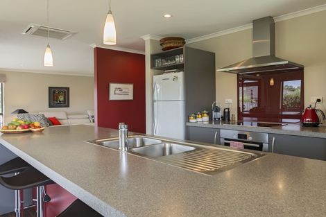 Photo of property in 8 Olive Close, Omokoroa, 3114