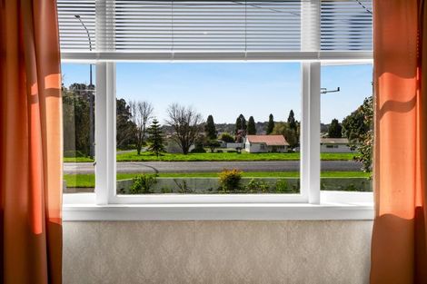 Photo of property in 35 Cracroft Street, Waitara, 4320