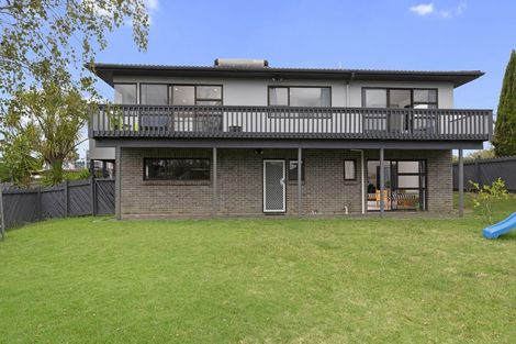 Photo of property in 2/283 Glenfield Road, Glenfield, Auckland, 0629