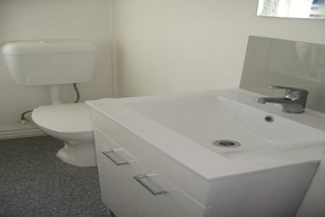 Photo of property in 3-5 Knoll Street, Island Bay, Wellington, 6023