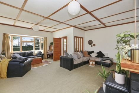 Photo of property in 25 Glen Almond Street, New Plymouth, 4310